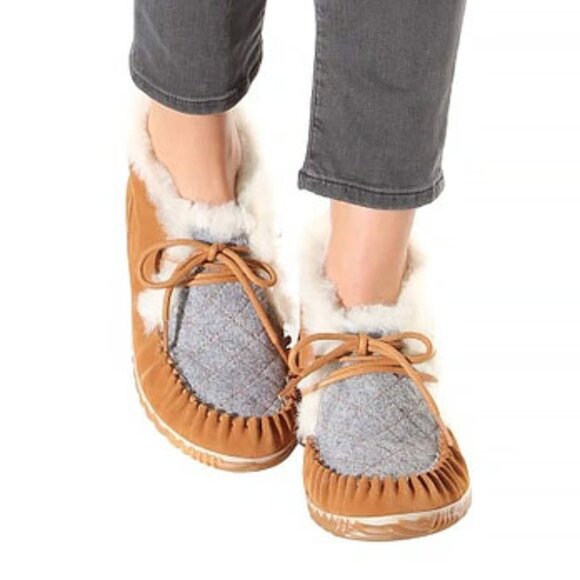 Sorel Out N About Moccasins - Picture 2 of 12